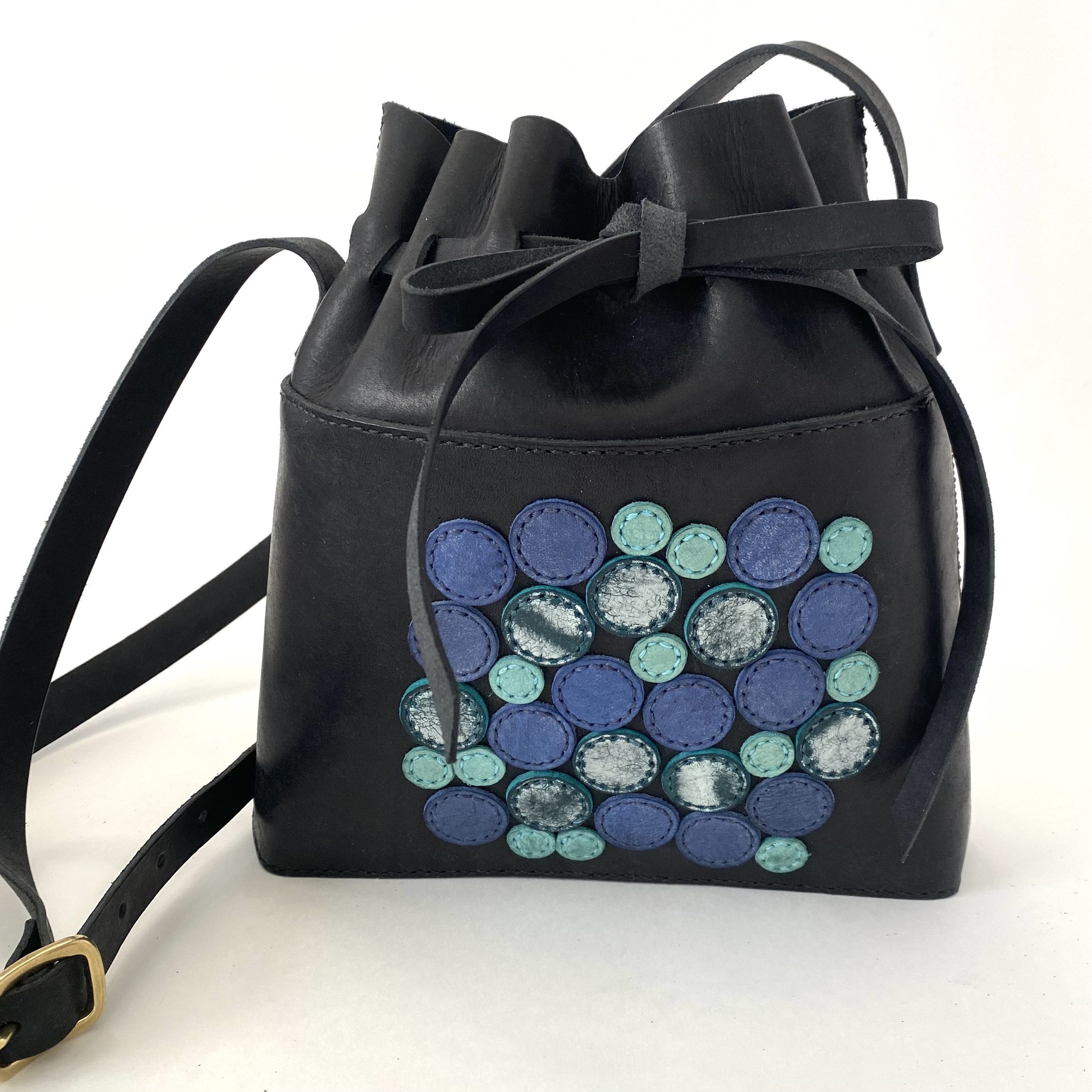 一点物　イタリアンレザーのマルゴーで作った巾着バッグ