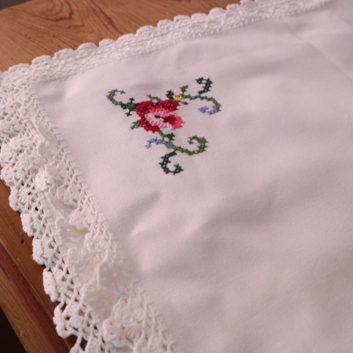 フランスの手仕事/クラシカルなバラのクロスステッチ手刺繍