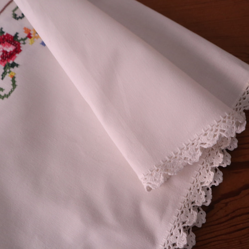 フランスの手仕事/クラシカルなバラのクロスステッチ手刺繍