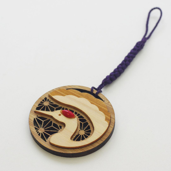 大切な人のまさかに備える宝石珊瑚木彫りネームペンダント「優 」鶴 2枚目の画像