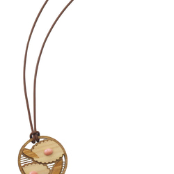 大切な人のまさかに備える宝石珊瑚木彫りネームペンダント「優 」友禅菊 4枚目の画像