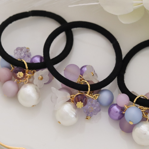 ハンドメイド ヘアゴム☆ラベンダーカラー ラベンダー&コットンパール◇花束みたいなビーズヘアゴム/Creema