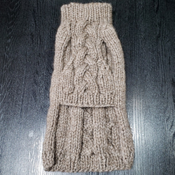 犬服♪リード通し穴有りの、ざっくりとしたアラン模様の手編みセーター(小型犬S) 4枚目の画像