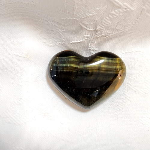 ウルフアイ◇狼の眼◇ハート型◇お守り◇希少◇握り石◇天然石