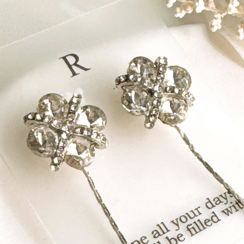 Silver）ビジューと花びらのロングピアス チタン ステンレス