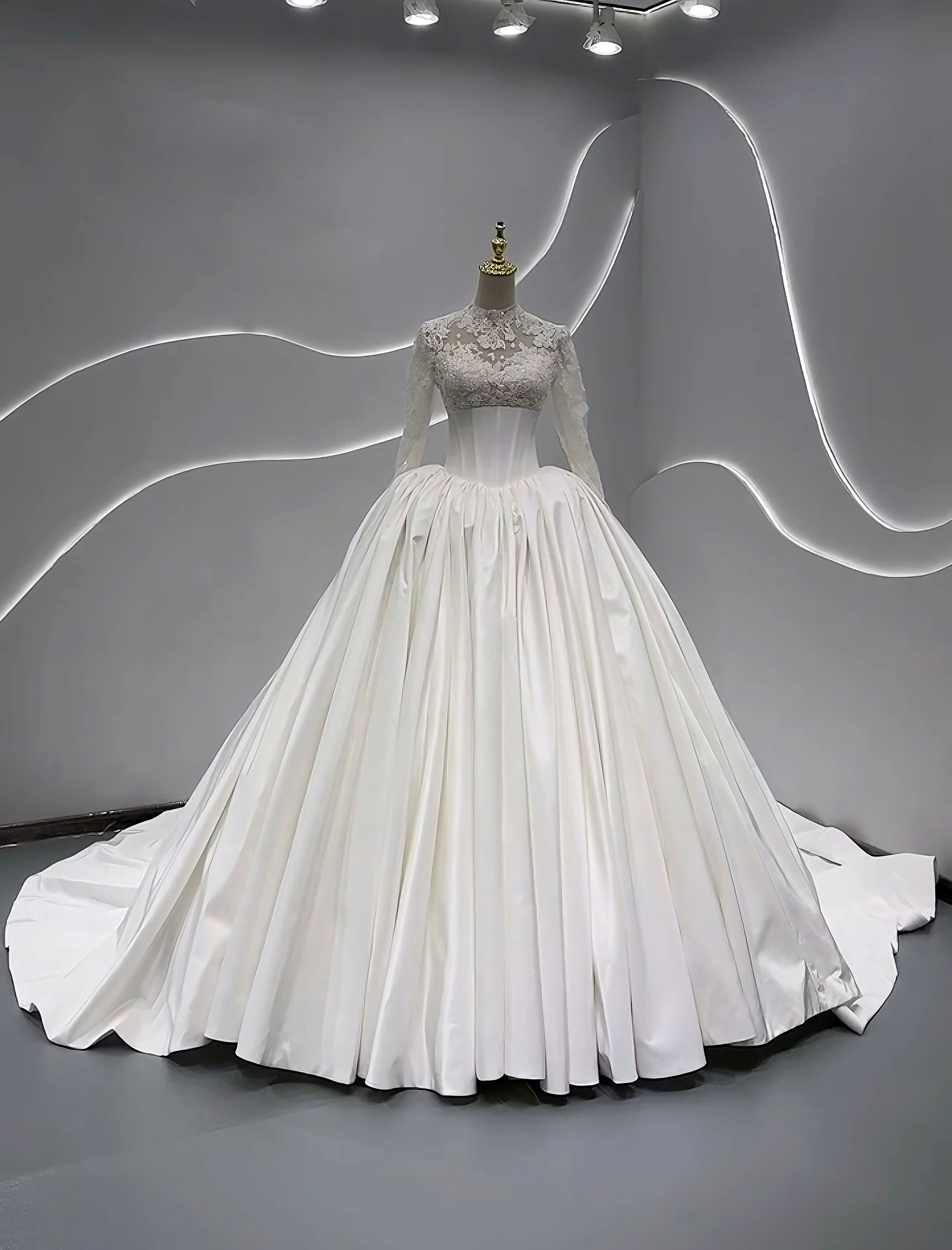 2025新作！エレガントなシルエット　優雅フロントカットアウ　ネック　プリンセスライン　サイズオーダー可能　高級サテン