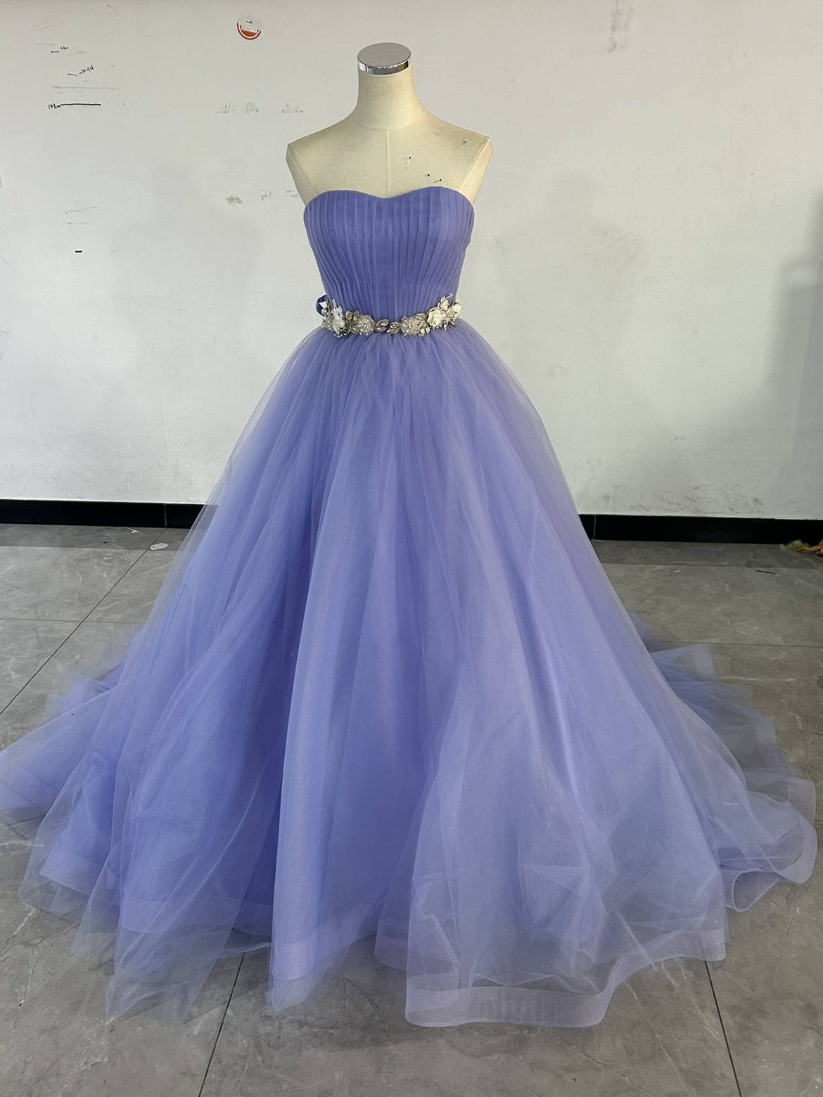 爽やかで優しいブルー カラードレス ベアトップ ソフトチュール ベルト 披露宴