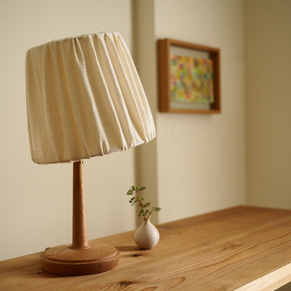 No.15／しろ　柔らかな生地の風合いを楽しむテーブルライト