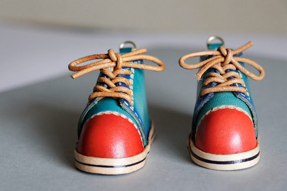 可愛い靴本革バッグチャーム ネコチャーム 革 バッグチャーム キーリング プレゼント 2枚目の画像