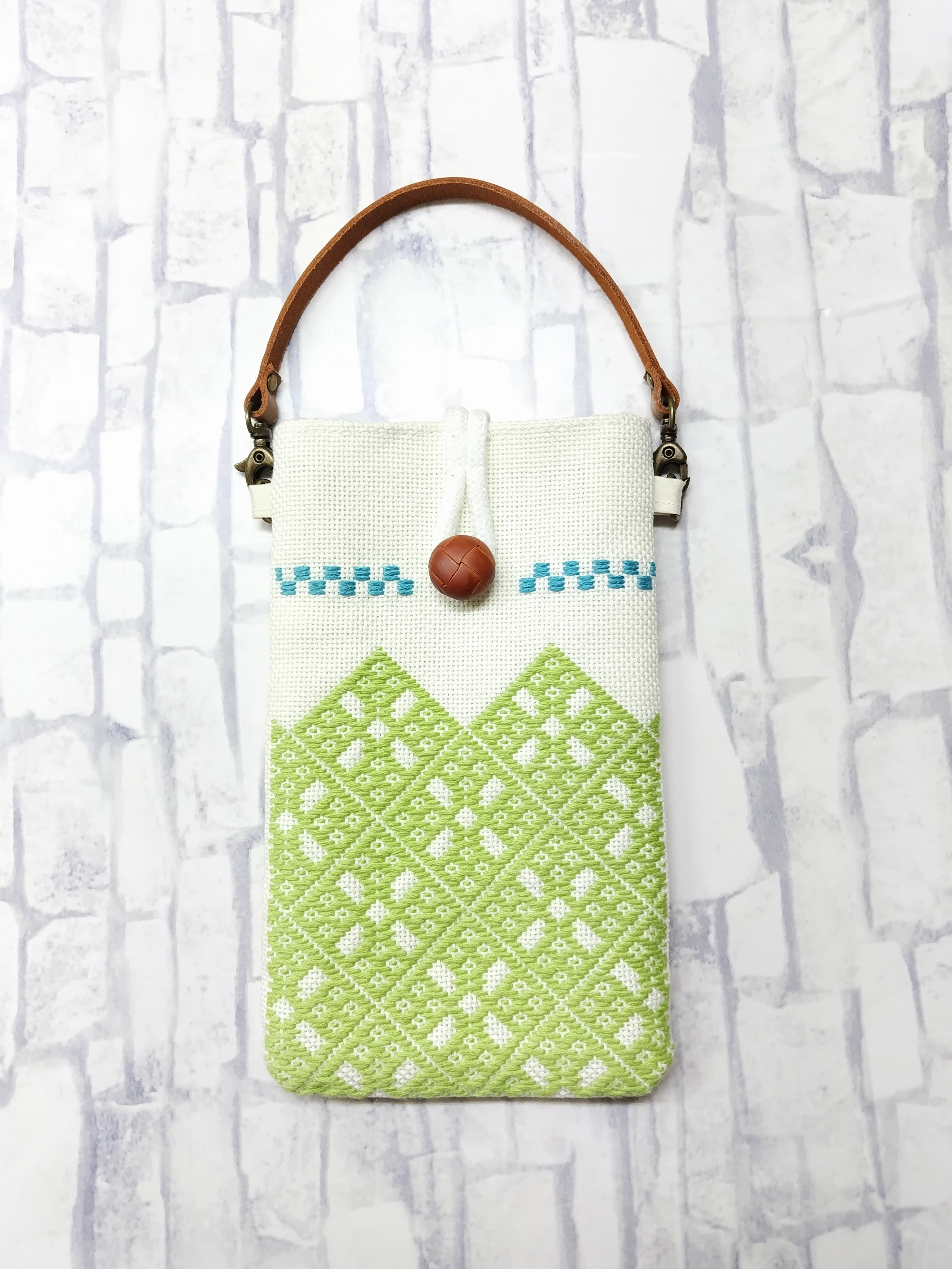 【受注制作】こぎん刺し　スマホホルダー　スマホショルダー　スマホポシェット　スマホポーチ 黄緑色