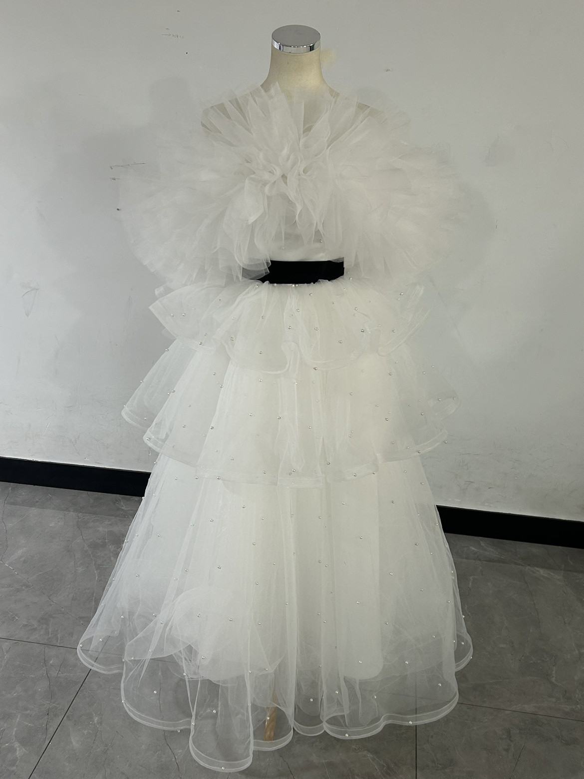 抜群のおしゃれ見え　ウエディングドレス　キラキラパールのチュールドレス　ミニドレス　取り外しオフショルダー/挙式/前撮り