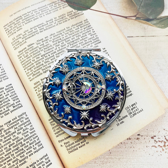 月の魔法陣のコンパクトミラー☽ 手鏡 sorarium 通販 18746019｜Creema