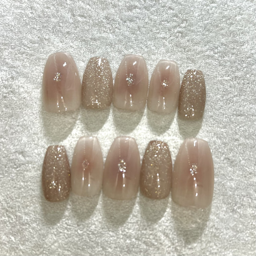 チークネイル ワンホン ピンクブラウン 大人のキラキラネイルチップ