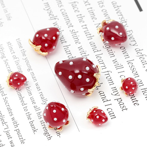 A4051 12個 いちごチャーム 苺チャーム イチゴチャーム 樹脂 約8×11.5