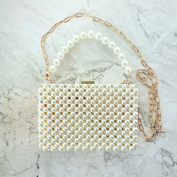 FOXEY バッグ　美品　シルク　結婚式　パーティ　キラキラ　ビジュー FOXEY バッグ 美品 シルク 結婚式 パーティ キラキラ ビジュー