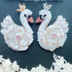 ★オルセー美術館★【マコンエレスコワ】気球 手刺繍ブローチ 受注製作】2025ver ホワイトローズスワンのブローチ 白鳥の湖