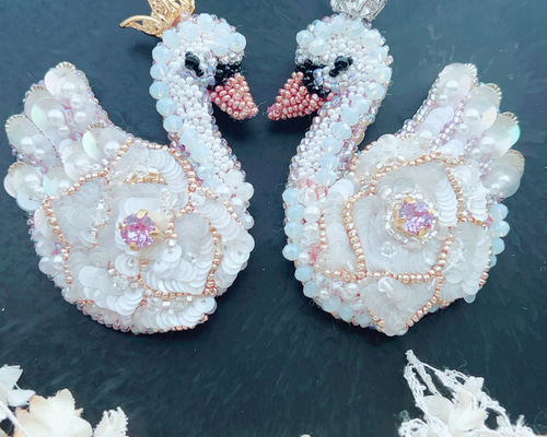 ★オルセー美術館★【マコンエレスコワ】気球 手刺繍ブローチ fit=scale-down,w=1200
