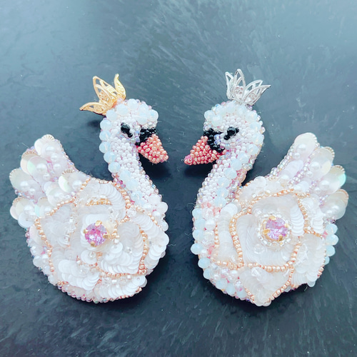 受注製作】2025ver ホワイトローズスワンのブローチ 白鳥の湖テーマの