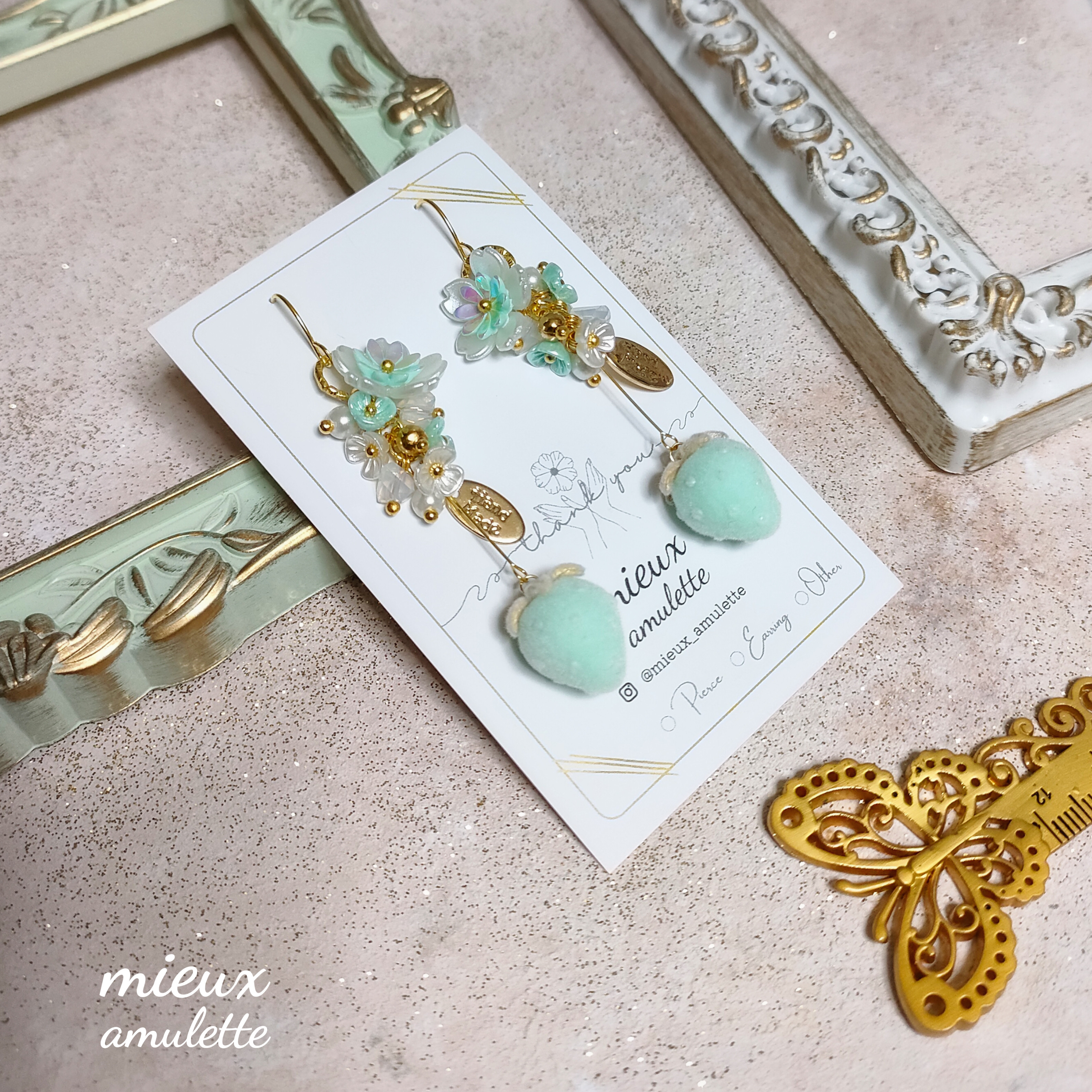 イチゴ 苺 いちご グリーン 緑 パステル ピアス イヤリング 1点物アクセサリー 推し活 ハンドメイドアクセサリー