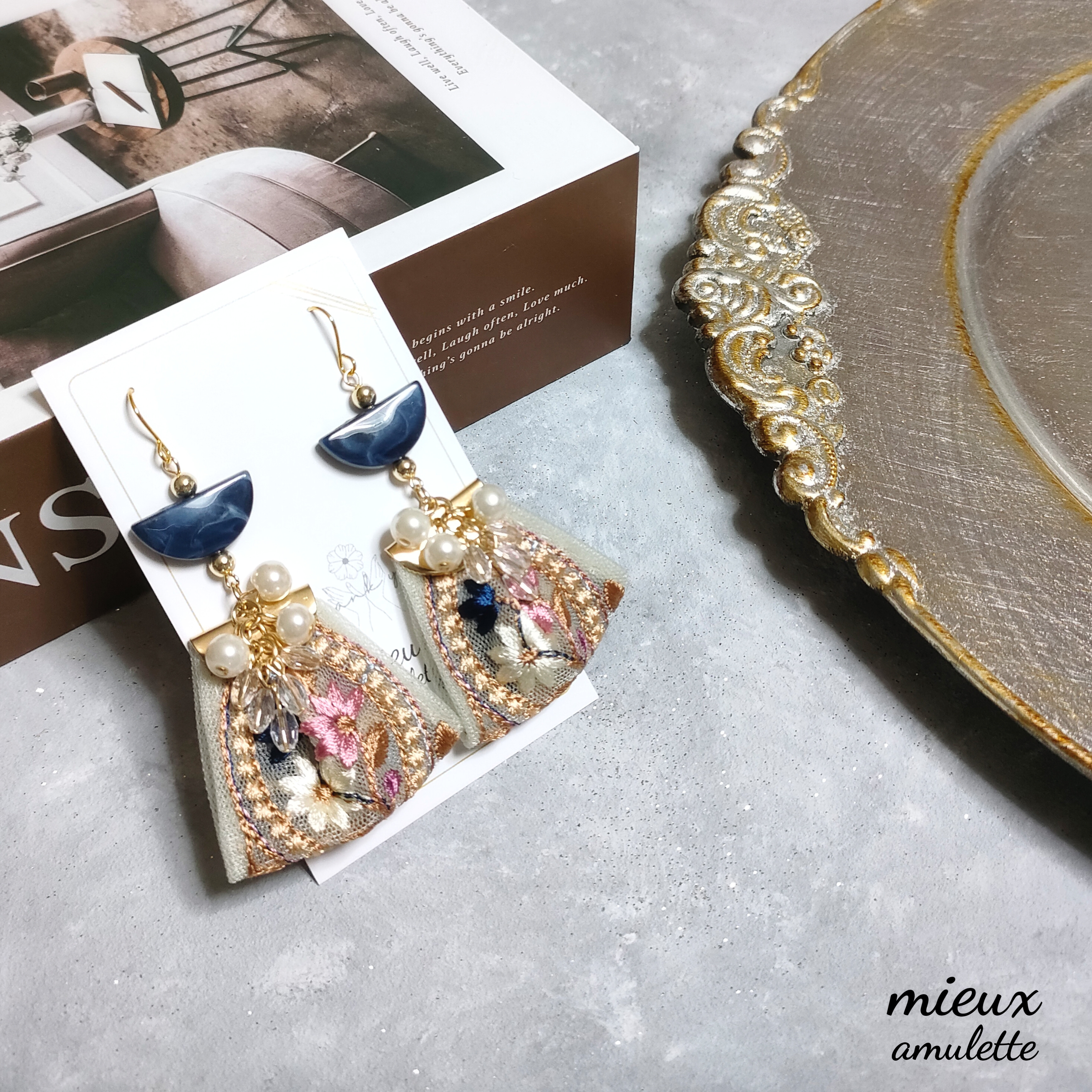 ブルー 青 茶 ブラウン 花 フラワー リボン ピアス イヤリング 1点物アクセサリー 推し活 ハンドメイドアクセサリー