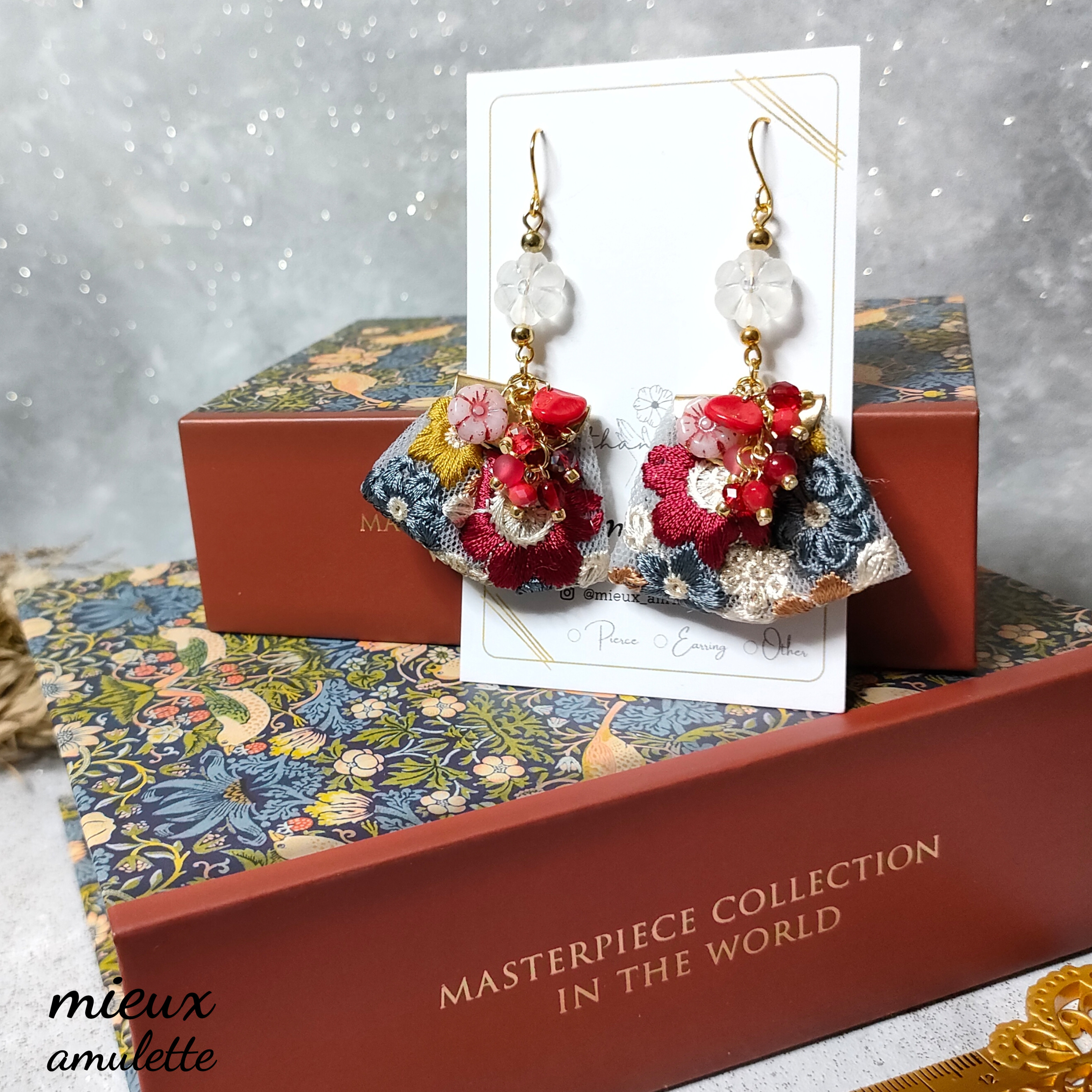 花 赤 リボン ピアス イヤリング 1点物アクセサリー ハンドメイド 着物 和服 成人式 ウェディングアクセサリー