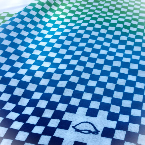 本染手ぬぐい 「市松柄」 縁起柄/本染/手染め/グラデーション 3枚目の画像