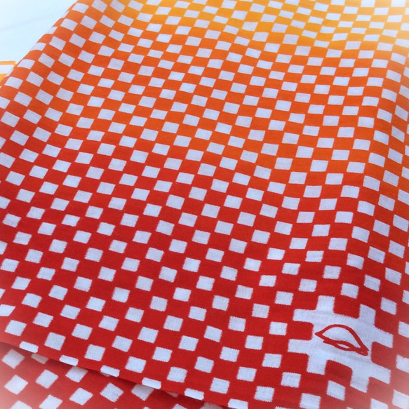 本染手ぬぐい 「市松柄」 縁起柄/本染/手染め/グラデーション 4枚目の画像