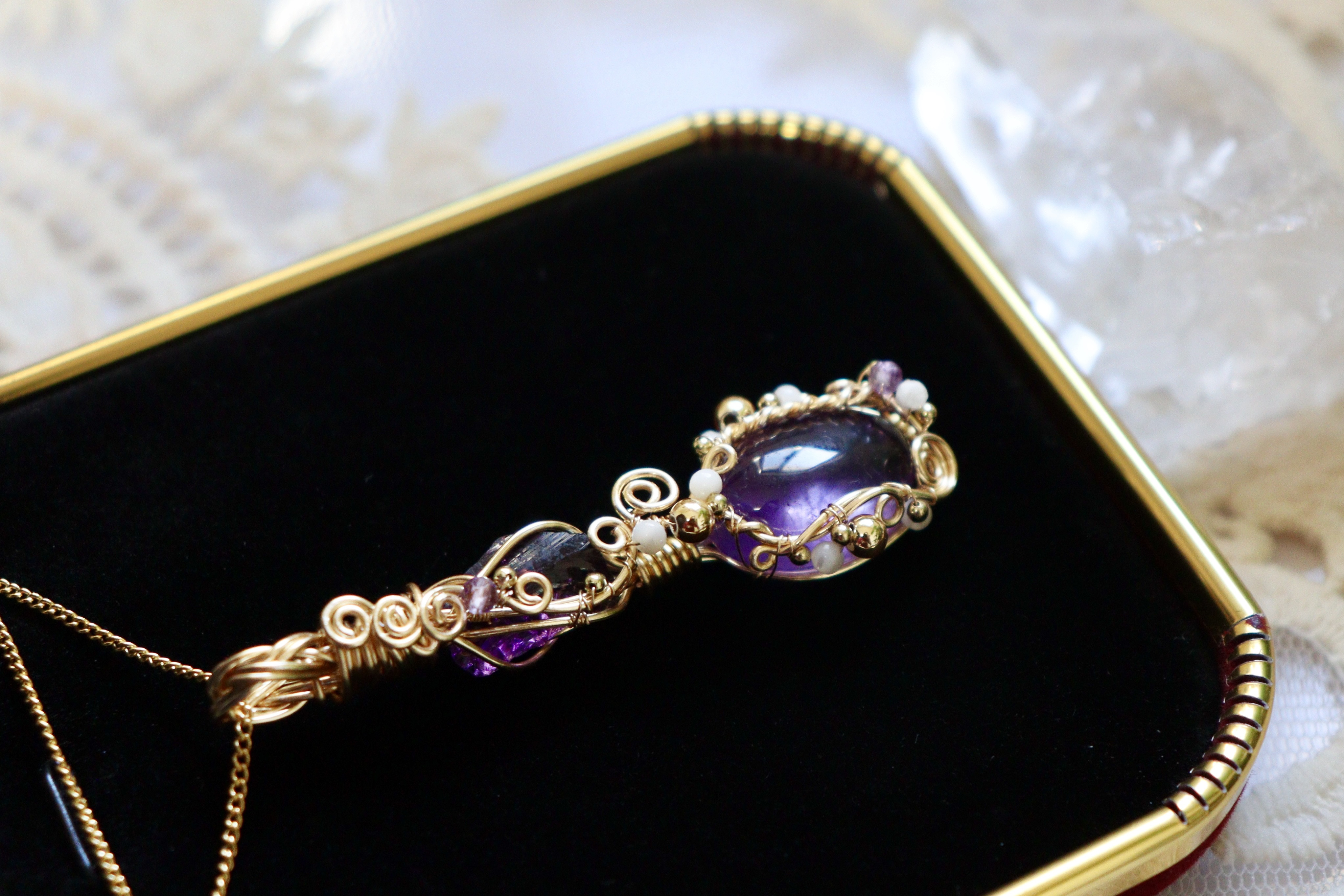 アンダラクリスタルとアメジストのワイヤージュエリーネックレス✧2月誕生石✧紫 天然石ペンダント