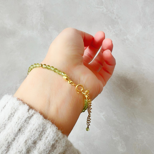 【+Sg】宝石質ペリドットのシンプルブレスレット 宝石質ペリドット 天然石ブレスレット 小粒 サージカル