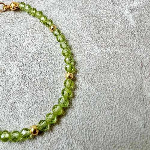 【+Sg】宝石質ペリドットのシンプルブレスレット 宝石質ペリドット 天然石ブレスレット 小粒 サージカル