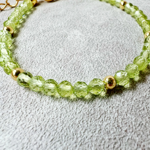 【+Sg】宝石質ペリドットのシンプルブレスレット 宝石質ペリドット 天然石ブレスレット 小粒 サージカル