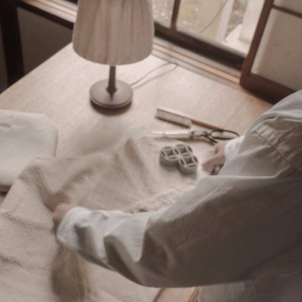 No.15／あさがお（ウォルナット）　一から織り上げた生地で作ったテーブルライト