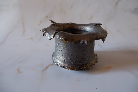 3.5号燻し金彩羽衣鉢780　塊根植物　多肉植物　盆栽　植木鉢　作家鉢　沖縄 1枚目の画像