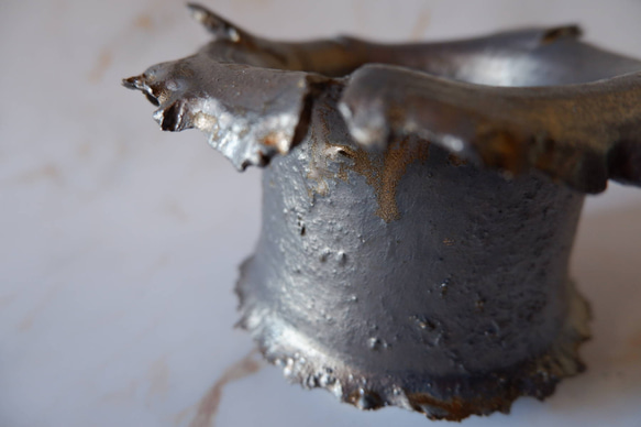 3.5号燻し金彩羽衣鉢780　塊根植物　多肉植物　盆栽　植木鉢　作家鉢　沖縄 2枚目の画像