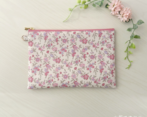 F63 ワイヤーリングつき ポーチ ♡ ロラライハリス ハンドメイド F63 ワイヤーリングつき ポーチ ♡ ロラライハリス ハンドメイド