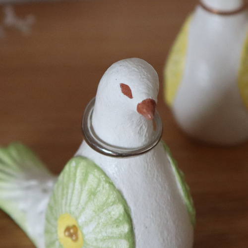 鳥のリングホルダー／置物 アンティーク風仕上げ お花模様 パステル