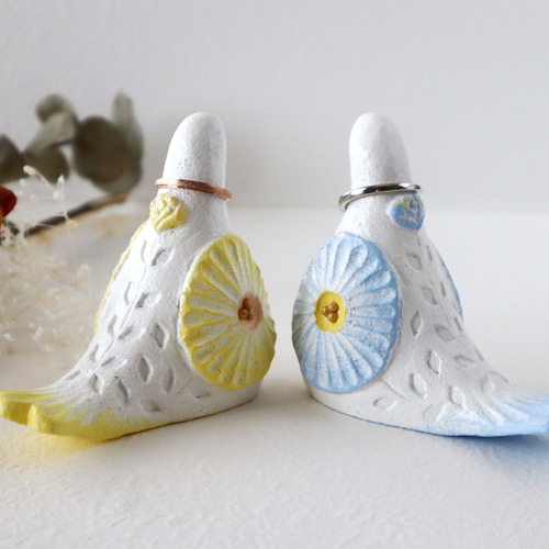鳥のリングホルダー／置物 アンティーク風仕上げ お花模様 パステル