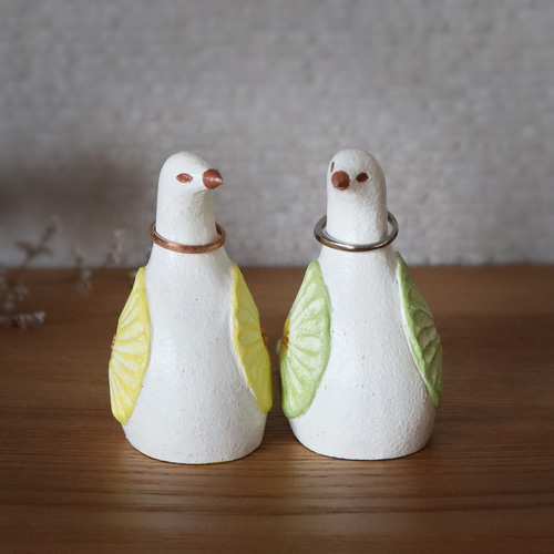 鳥のリングホルダー／置物 アンティーク風仕上げ お花模様 パステル