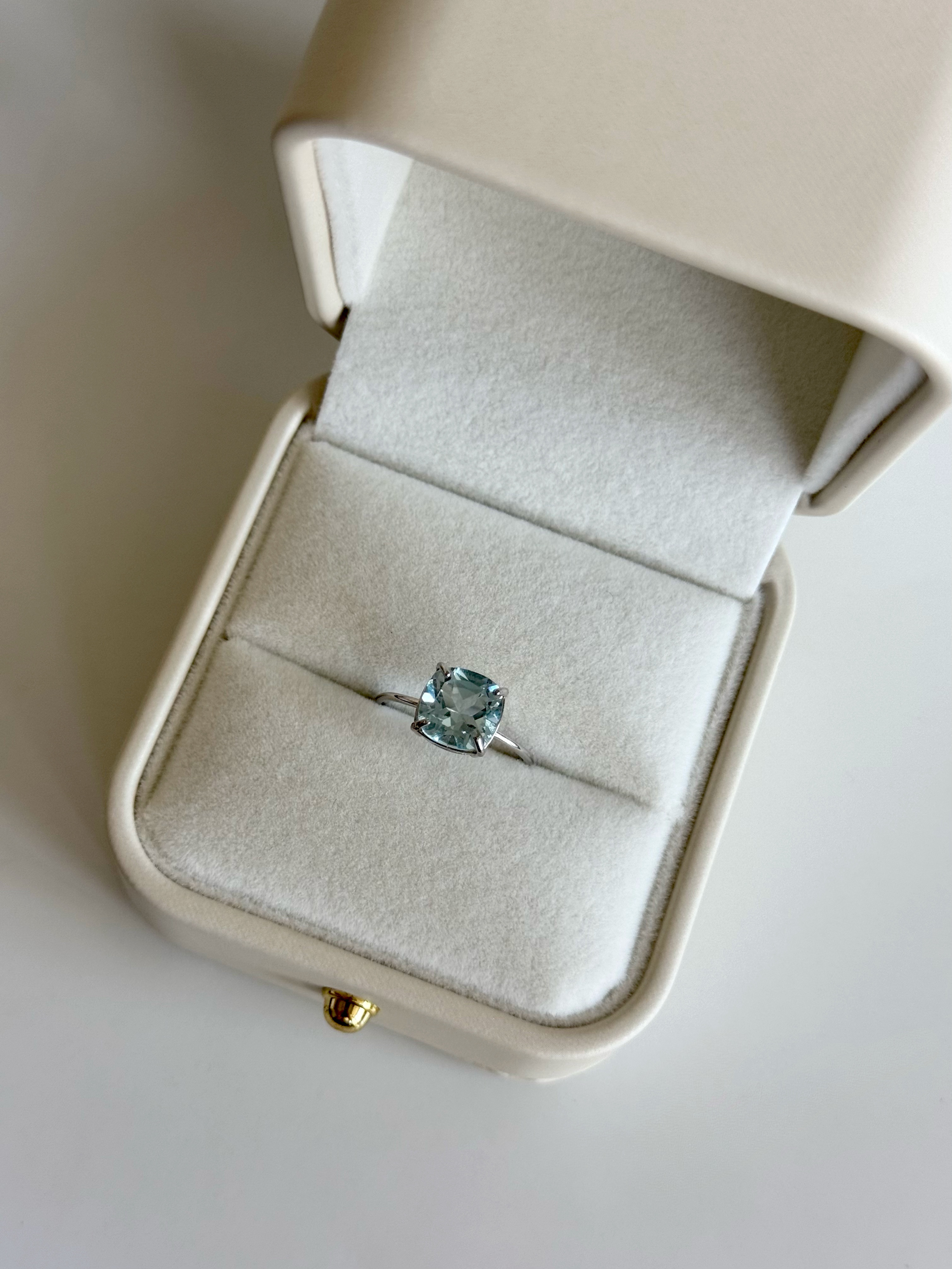 10号ホワイトトパーズクッションカットリング 10号ホワイトトパーズクッションカットリング Spick & Span