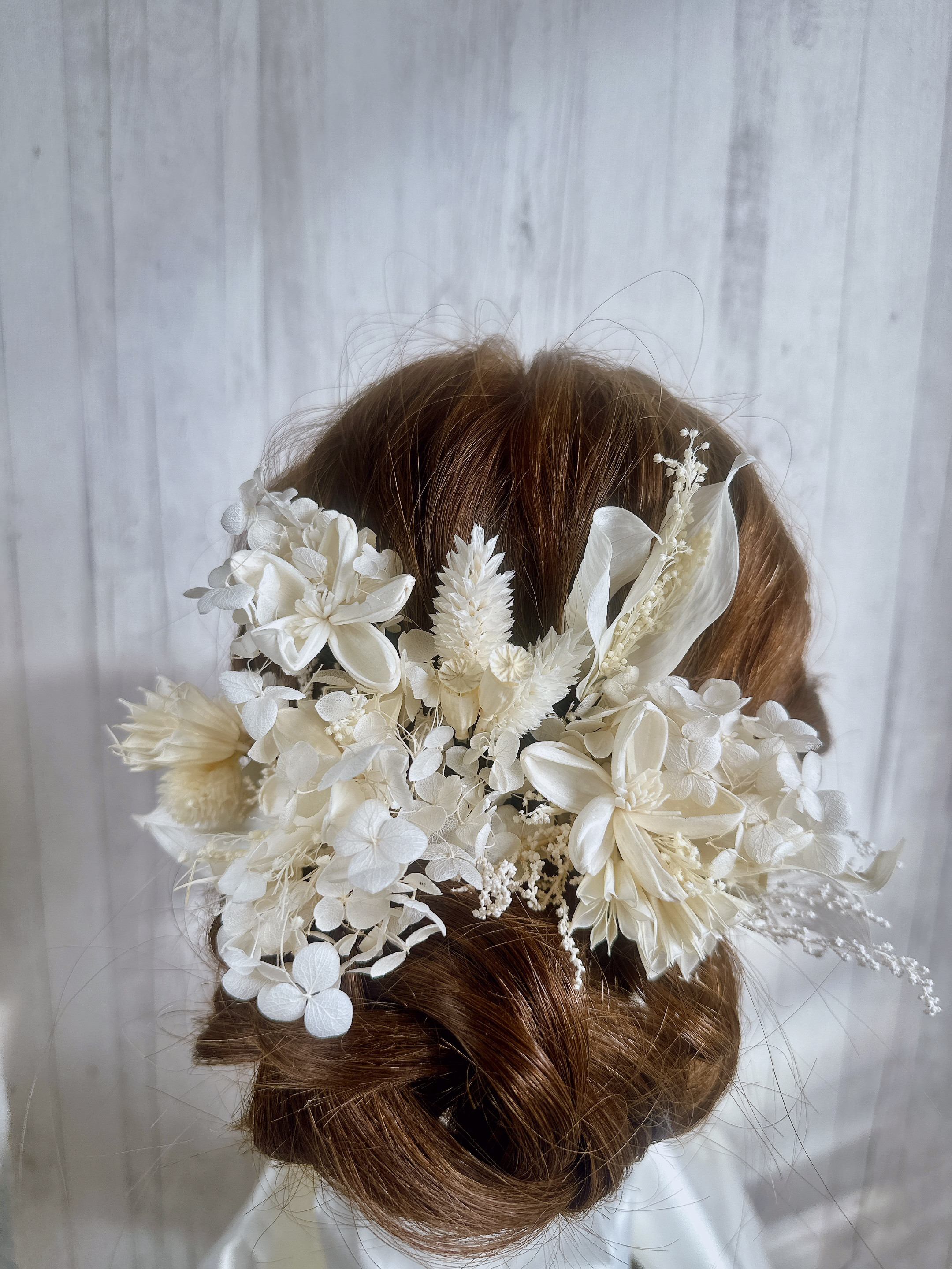 ホワイトのドライフラワーのヘッドドレス
