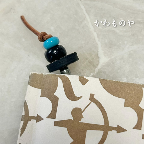 革紐（本革/牛丸紐）しおり 栞 クロコダイル 木製ビーズ装飾