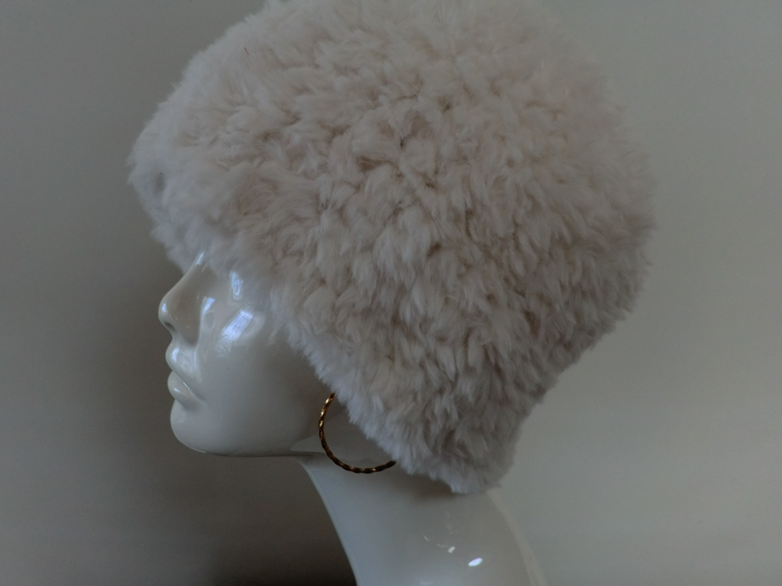 もこもこ暖かニットの帽子　白