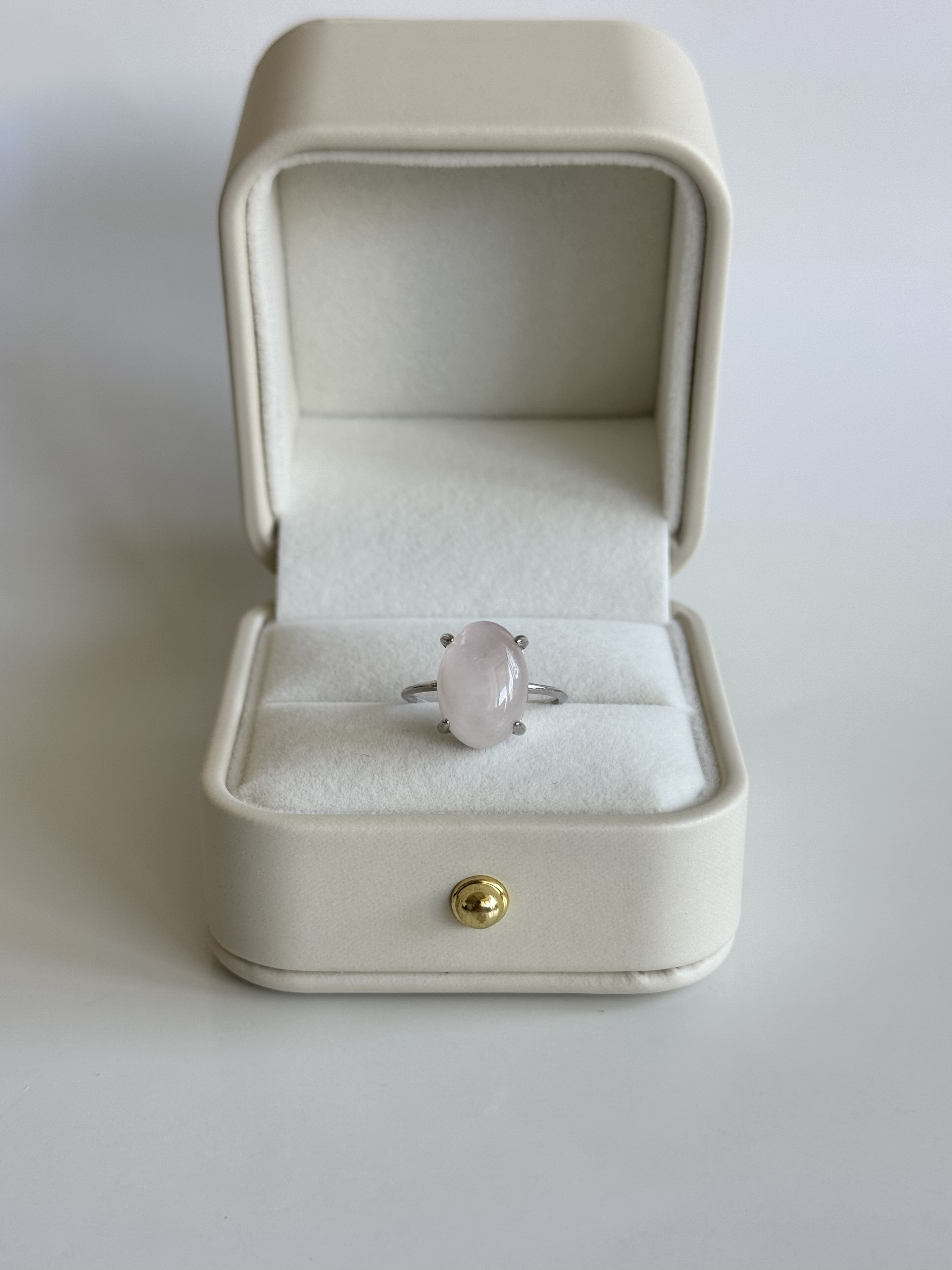 モルガナイトのオーバルカボションリング〈Silver925・18KGP〉