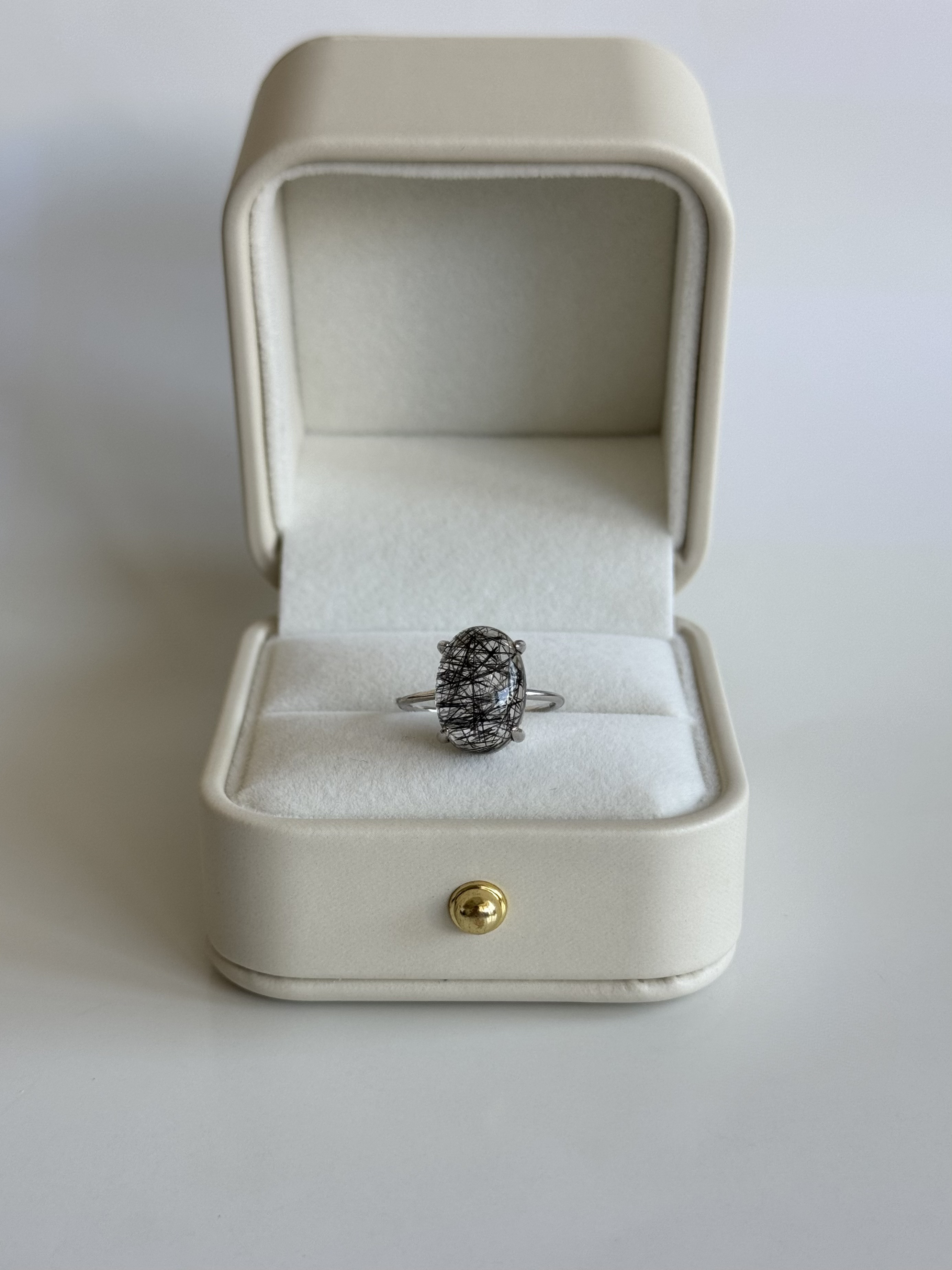 トルマリンクォーツのオーバルカボションリング〈Silver925・18KGP〉