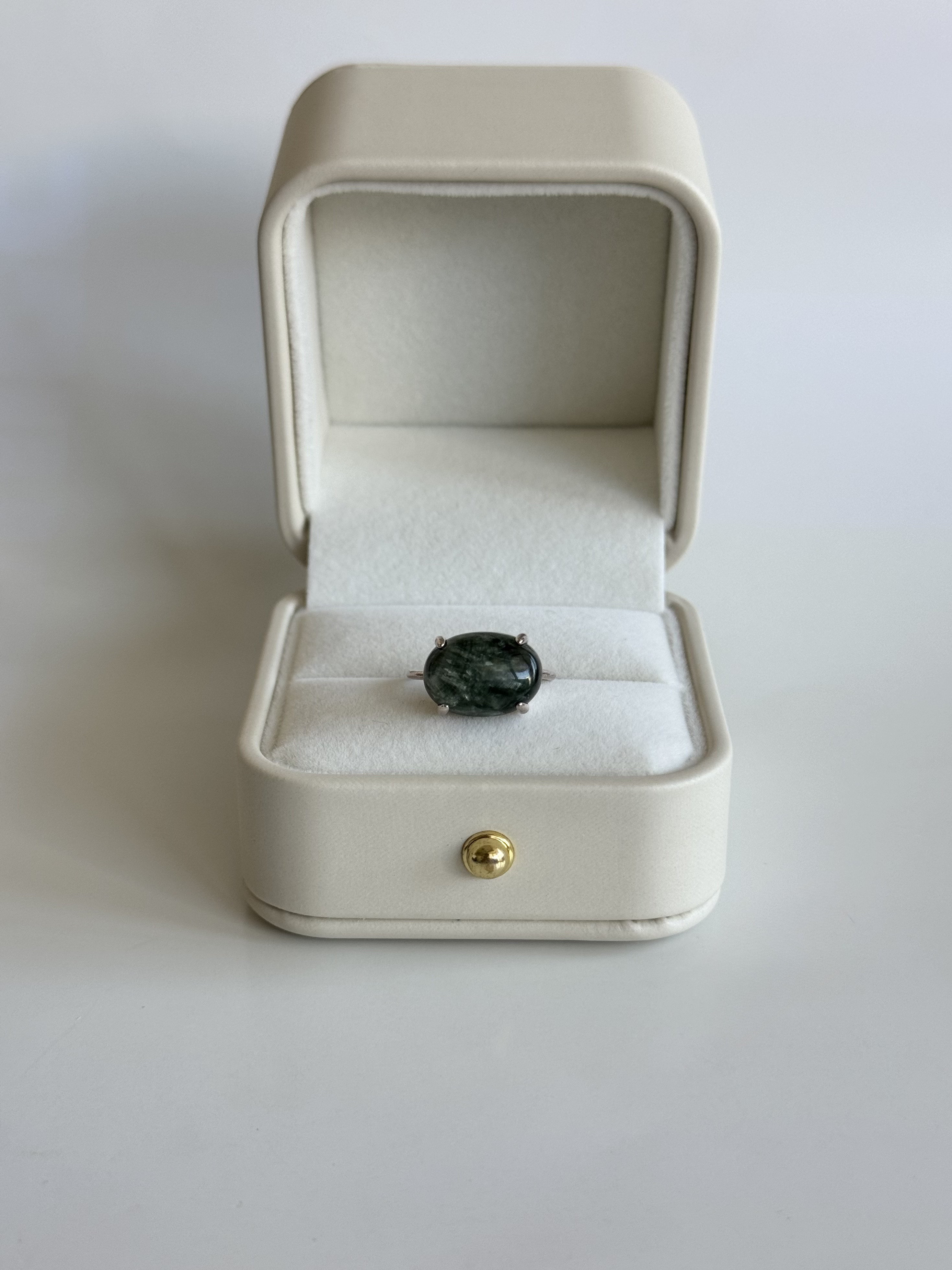 セラフィナイトのオーバルカボションリング〈Silver925・18KGP〉