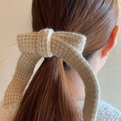No.23リボンヘアゴム☆ハンドメイド☆ホワイトウールエッジ☆ベージュ系 アフガン編みのリボンヘアゴム ベージュ 【送料無料】 ヘアゴム kaneli
