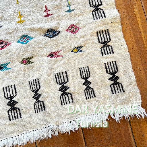 手織りキリム　お守りがたくさん並んでる　 ガフサ102　約65.5×127cm