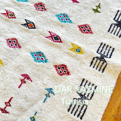 手織りキリム　お守りがたくさん並んでる　 ガフサ102　約65.5×127cm