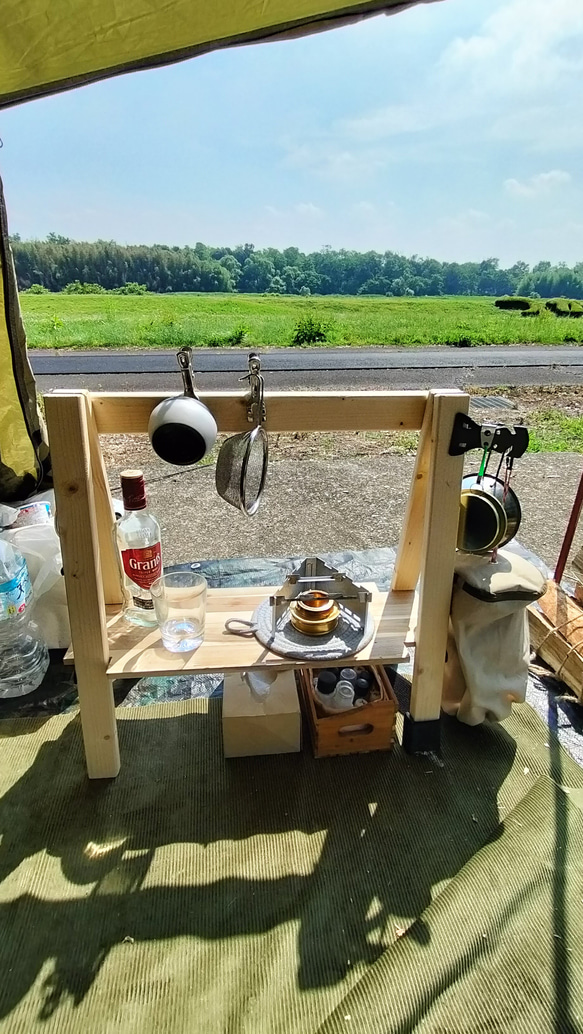 キャンプや車中泊などアウトドアで活躍！　天然木の折り畳み式カウンターテーブル　サイズS　 5枚目の画像