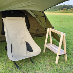 キャンプや車中泊などアウトドアで活躍！　天然木の折り畳み式カウンターテーブル　サイズS　 1枚目の画像